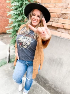 World Tour Tiger -Fashion Clothing Store ac080e3560cd09cc24e7dc36320c7b67 81735330 7e38 441f b367 5dd0dd109eef scaled