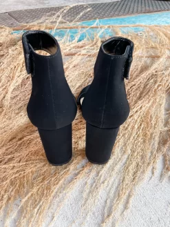 Fashion Clothing Store -Fashion Clothing Store bffe56f9a9030af32bfeac49f9632579 scaled