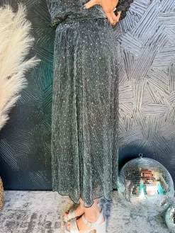 Dream Girl Shimmer Midi Skirt- Black -Fashion Clothing Store c6ba2485be9a6e0e1e93d62f5484ae63 scaled