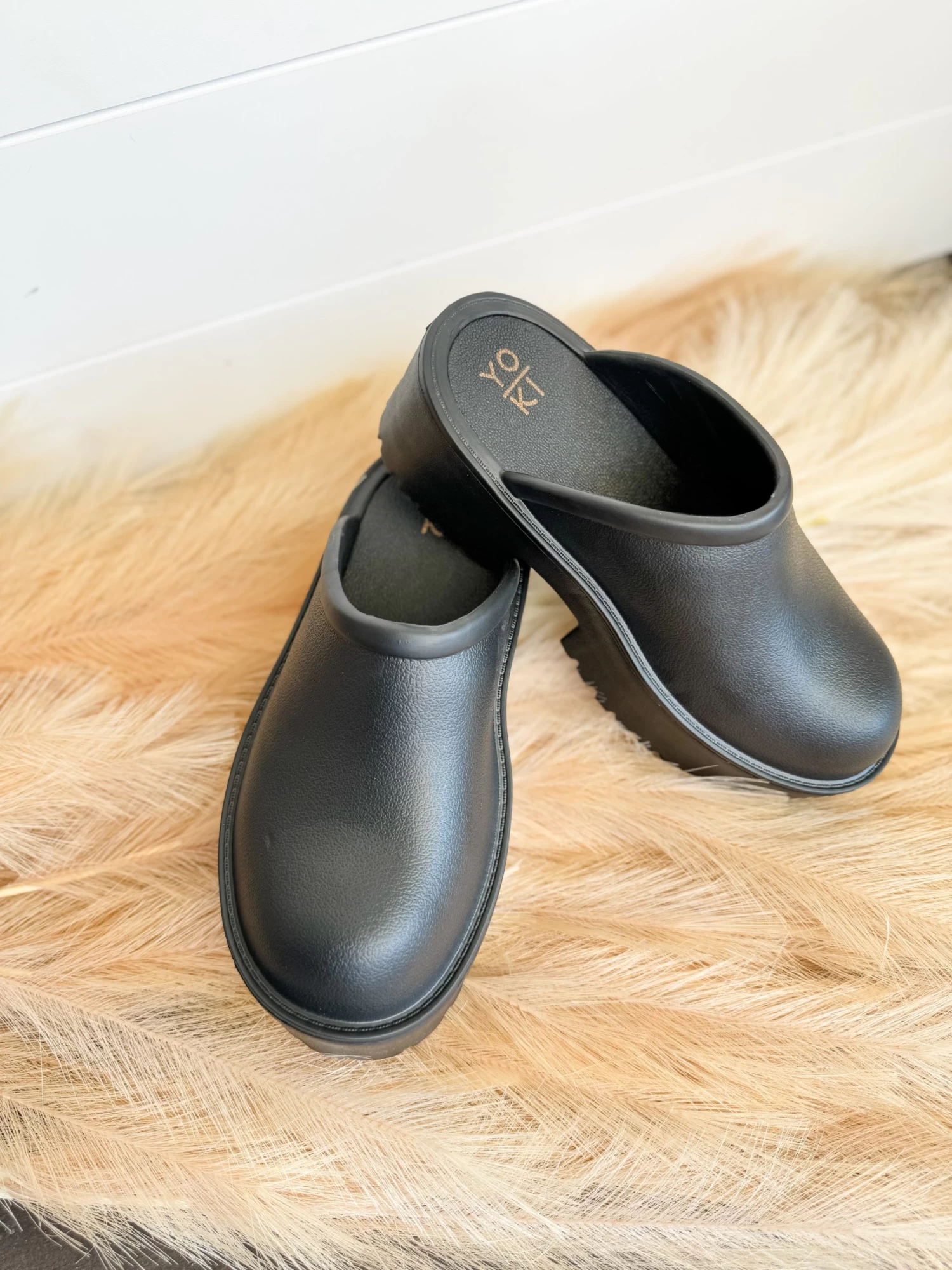 Klarah Clogs- Black 1 Klarah Clogs- Black